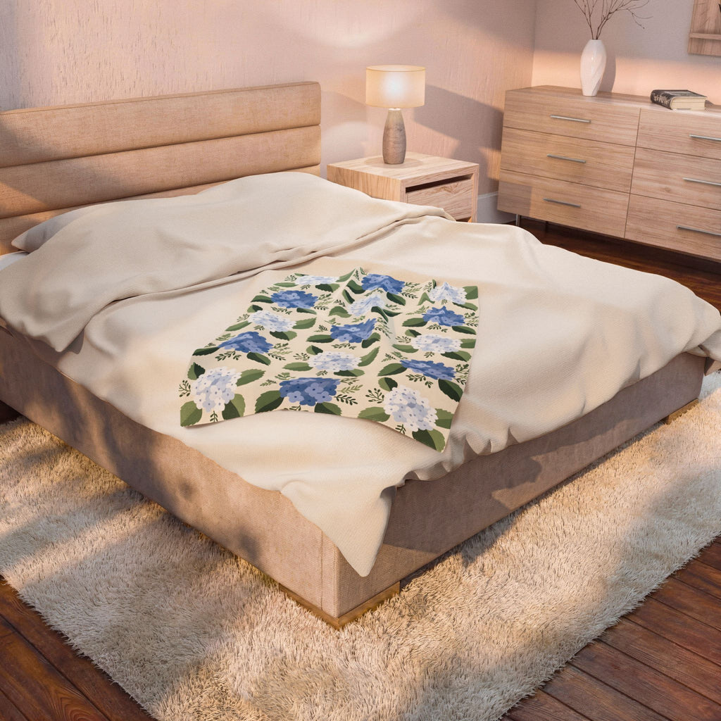 Hydrangea Blue Floral Pattern Velveteen Plush Blanket