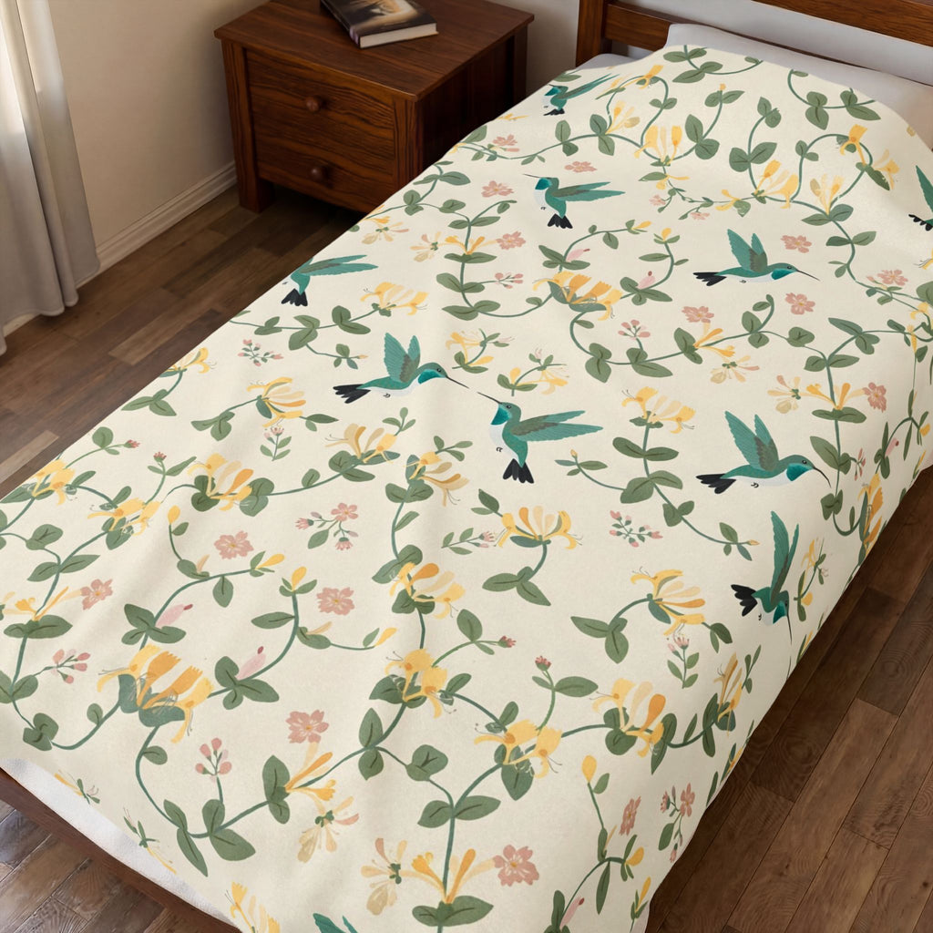 Hummingbirds and Honeysuckle Pattern Velveteen Plush Blanket