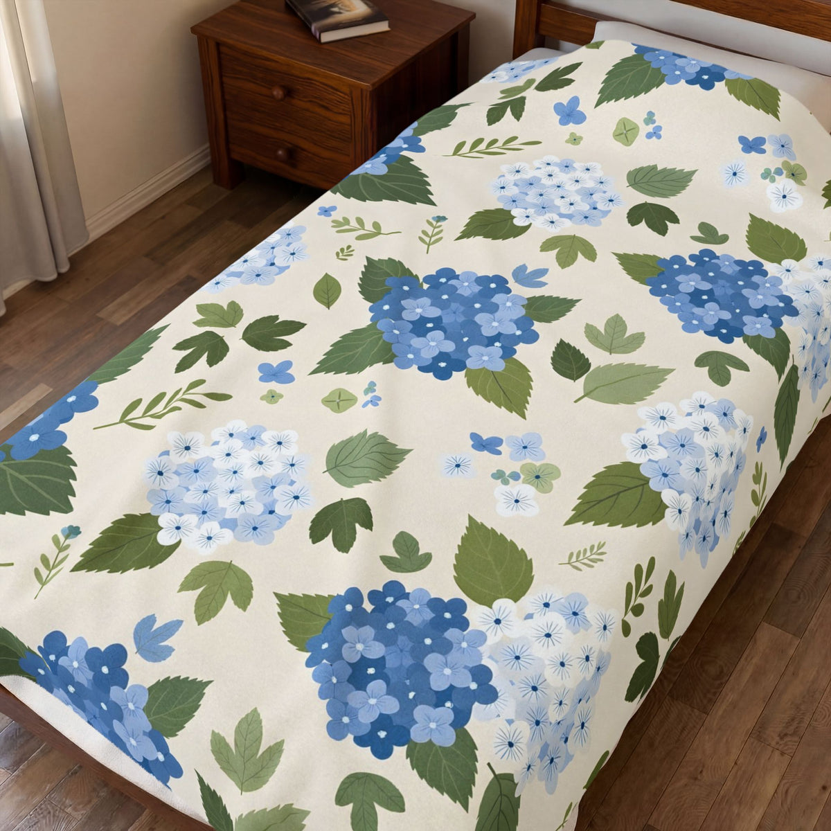 Hydrangea Blue Floral Pattern Velveteen Plush Blanket – Style 2