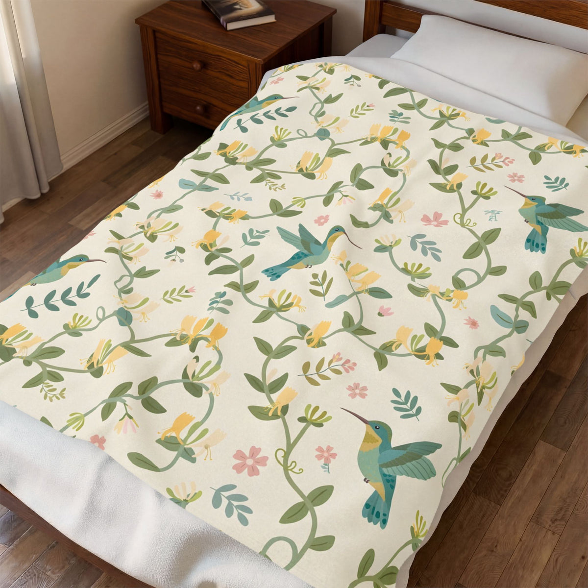 Hummingbirds and Honeysuckle Pattern Velveteen Plush Blanket – Style 2