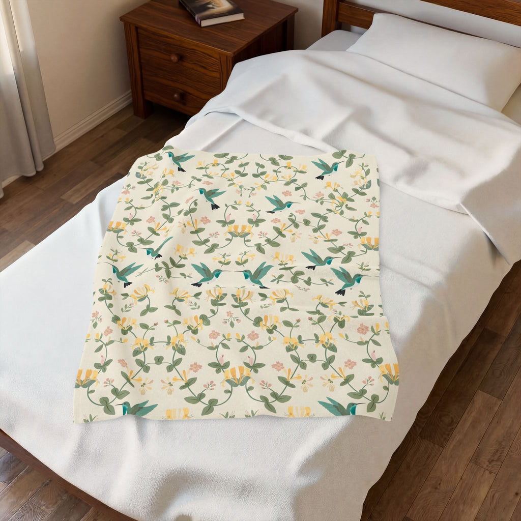 Hummingbirds and Honeysuckle Pattern Velveteen Plush Blanket