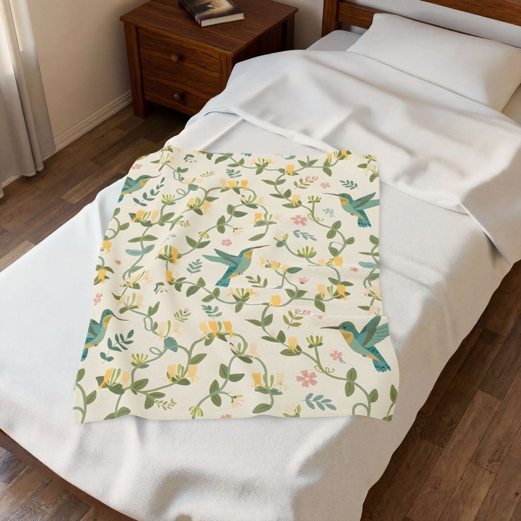 Hummingbirds and Honeysuckle Pattern Velveteen Plush Blanket – Style 2
