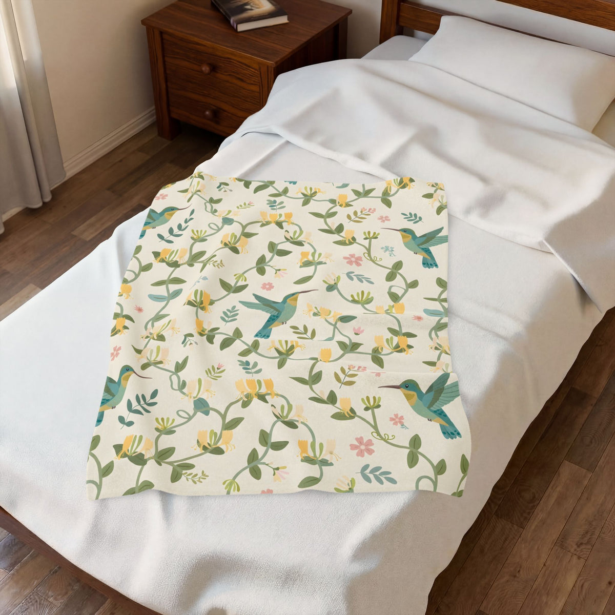 Hummingbirds and Honeysuckle Pattern Velveteen Plush Blanket – Style 2