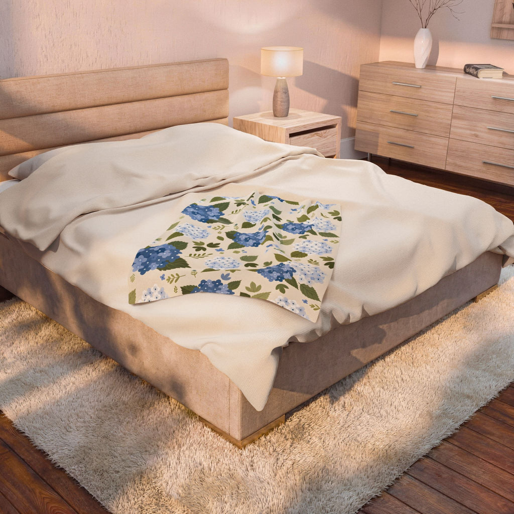Hydrangea Blue Floral Pattern Velveteen Plush Blanket – Style 2