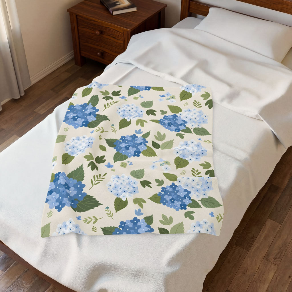 Hydrangea Blue Floral Pattern Velveteen Plush Blanket – Style 2