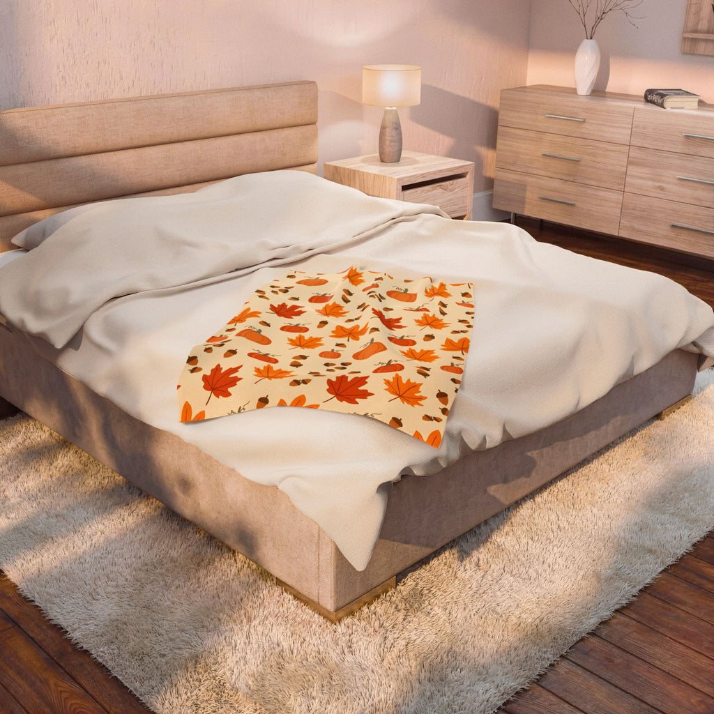 Autumn Leaves and Pumpkins Pattern Velveteen Plush Blanket