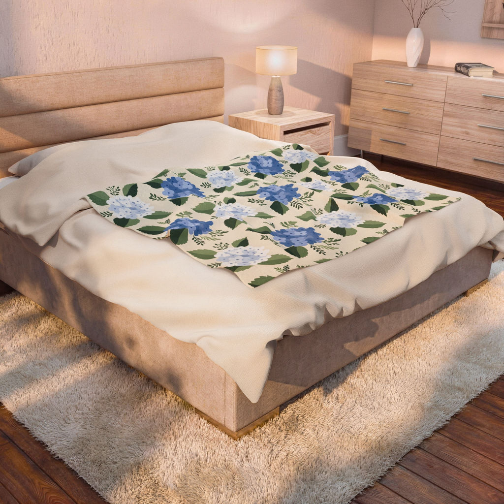 Hydrangea Blue Floral Pattern Velveteen Plush Blanket