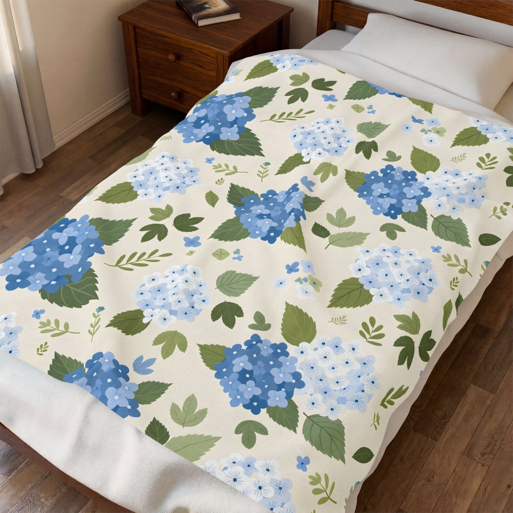 Hydrangea Blue Floral Pattern Velveteen Plush Blanket – Style 2