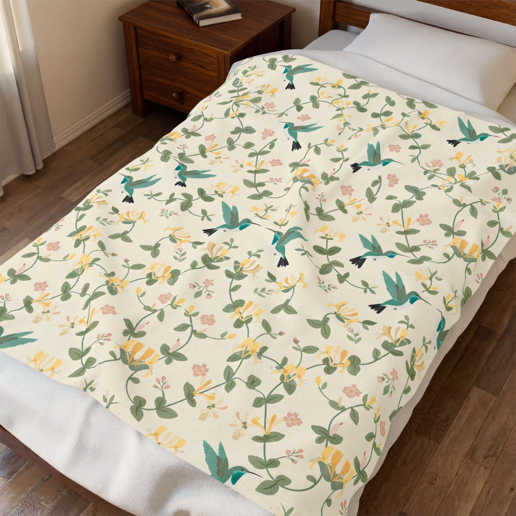 Hummingbirds and Honeysuckle Pattern Velveteen Plush Blanket