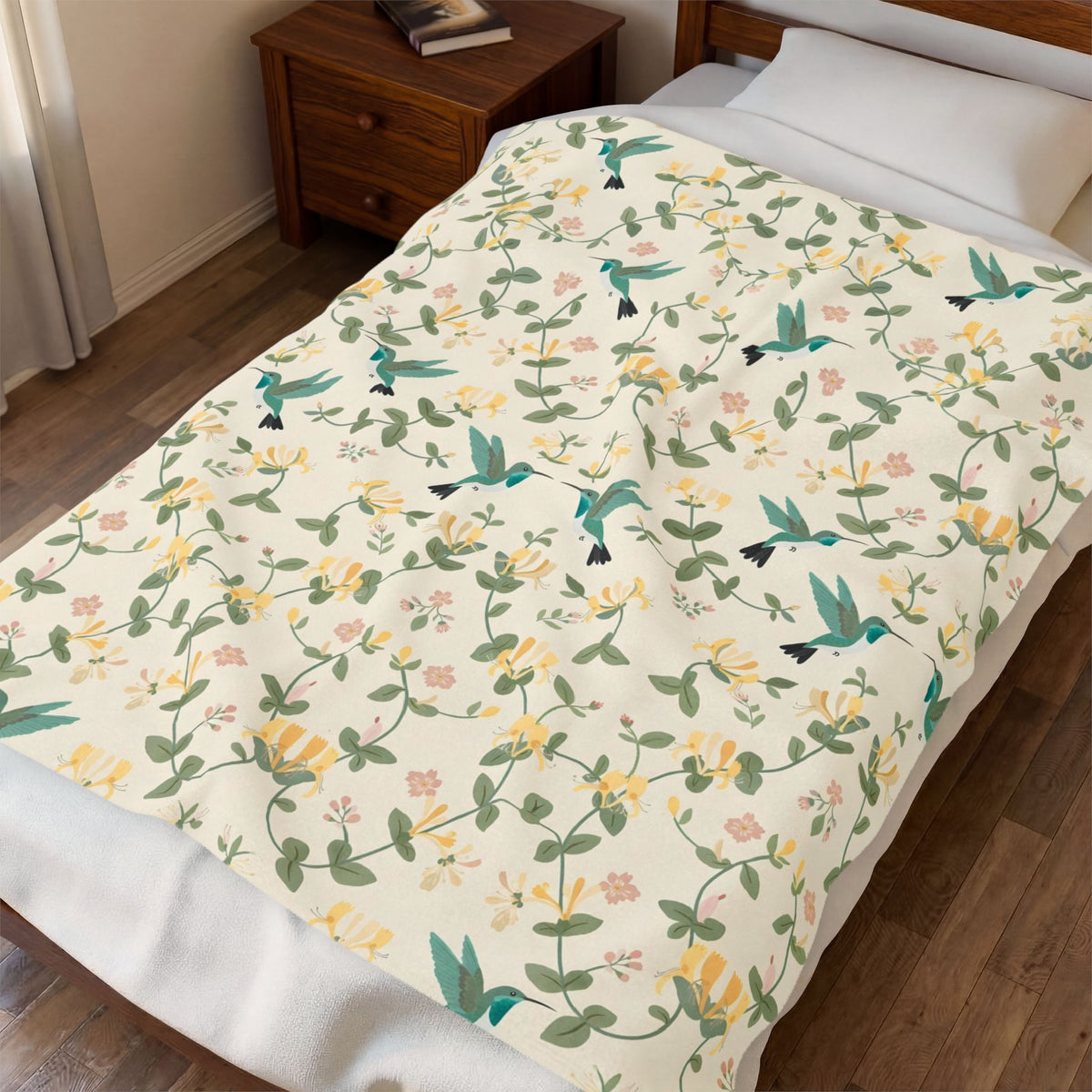 Hummingbirds and Honeysuckle Pattern Velveteen Plush Blanket