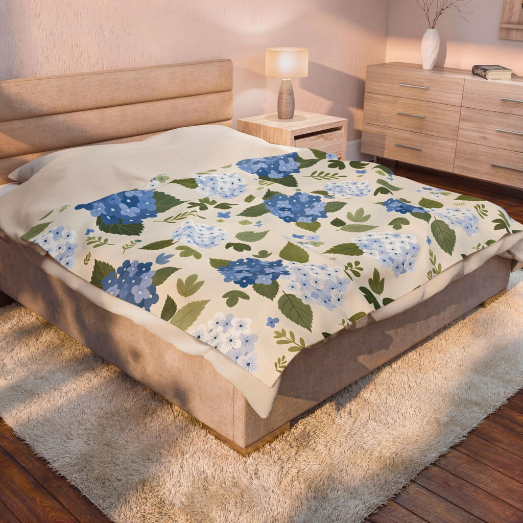 Hydrangea Blue Floral Pattern Velveteen Plush Blanket – Style 2